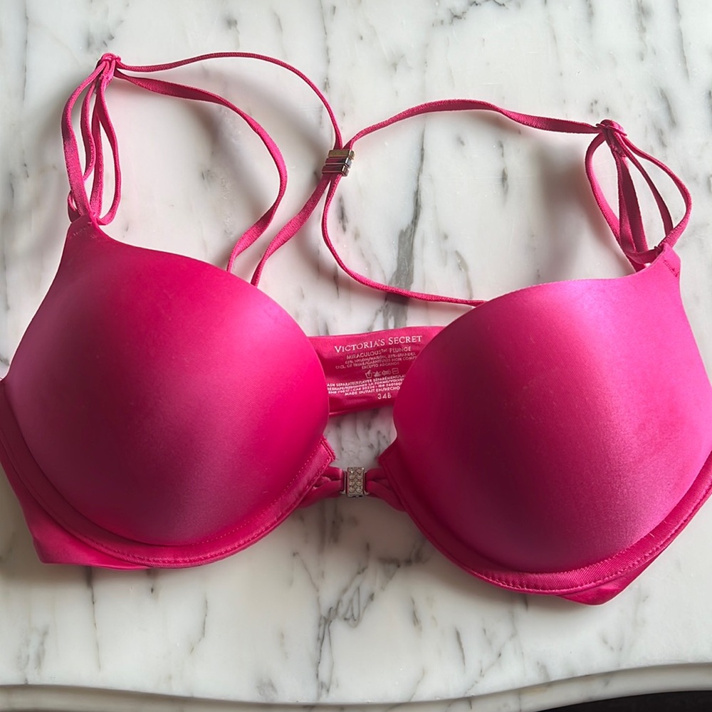 Victoria’s Secret 34B Very Padded Bra